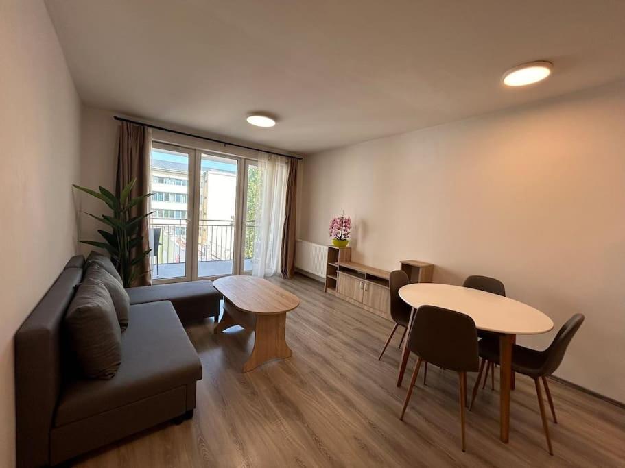 Modern With Garage Apartamento